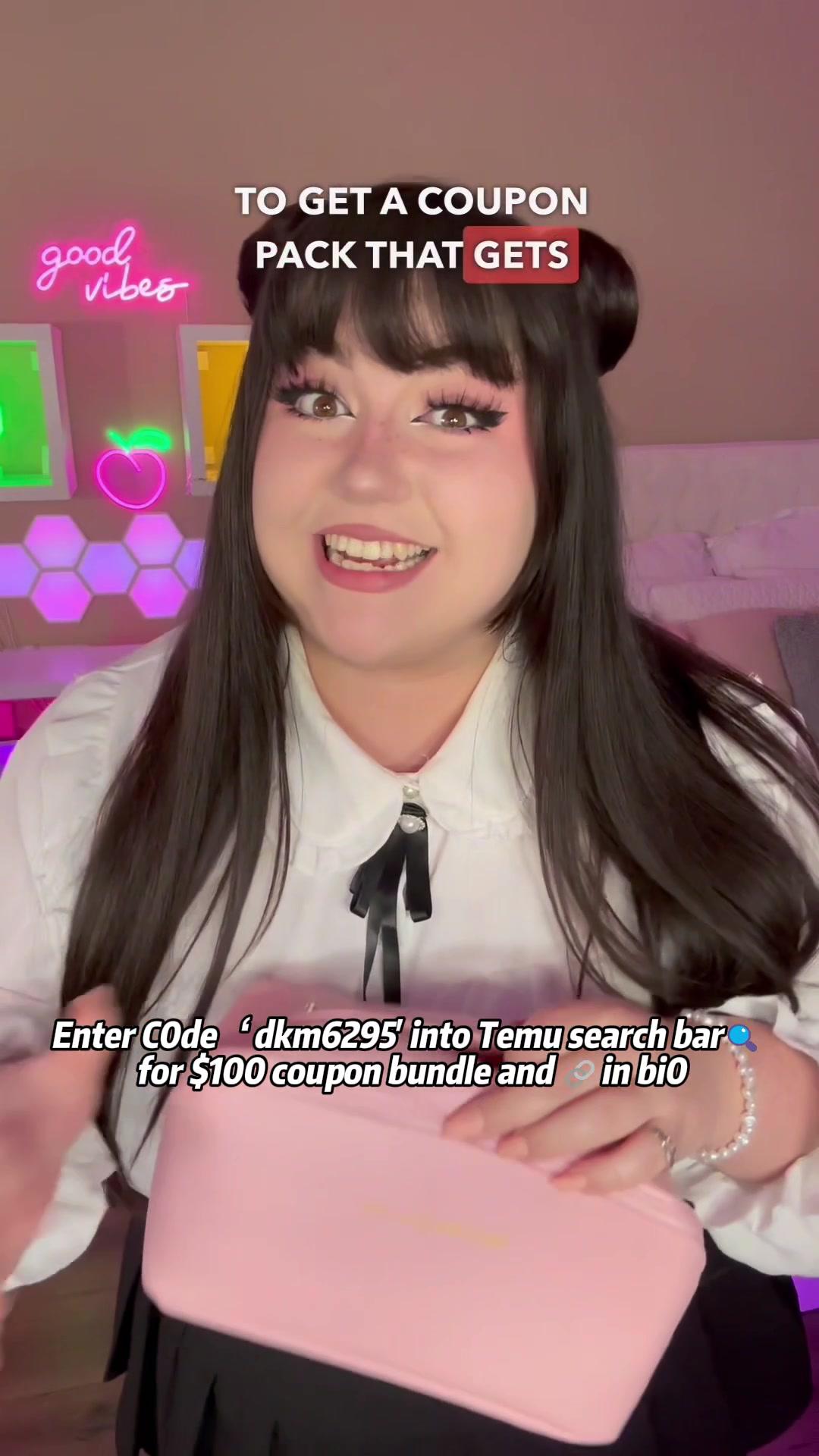 Download #temu and grab the $100 coupon bundle for the best make-up bag!