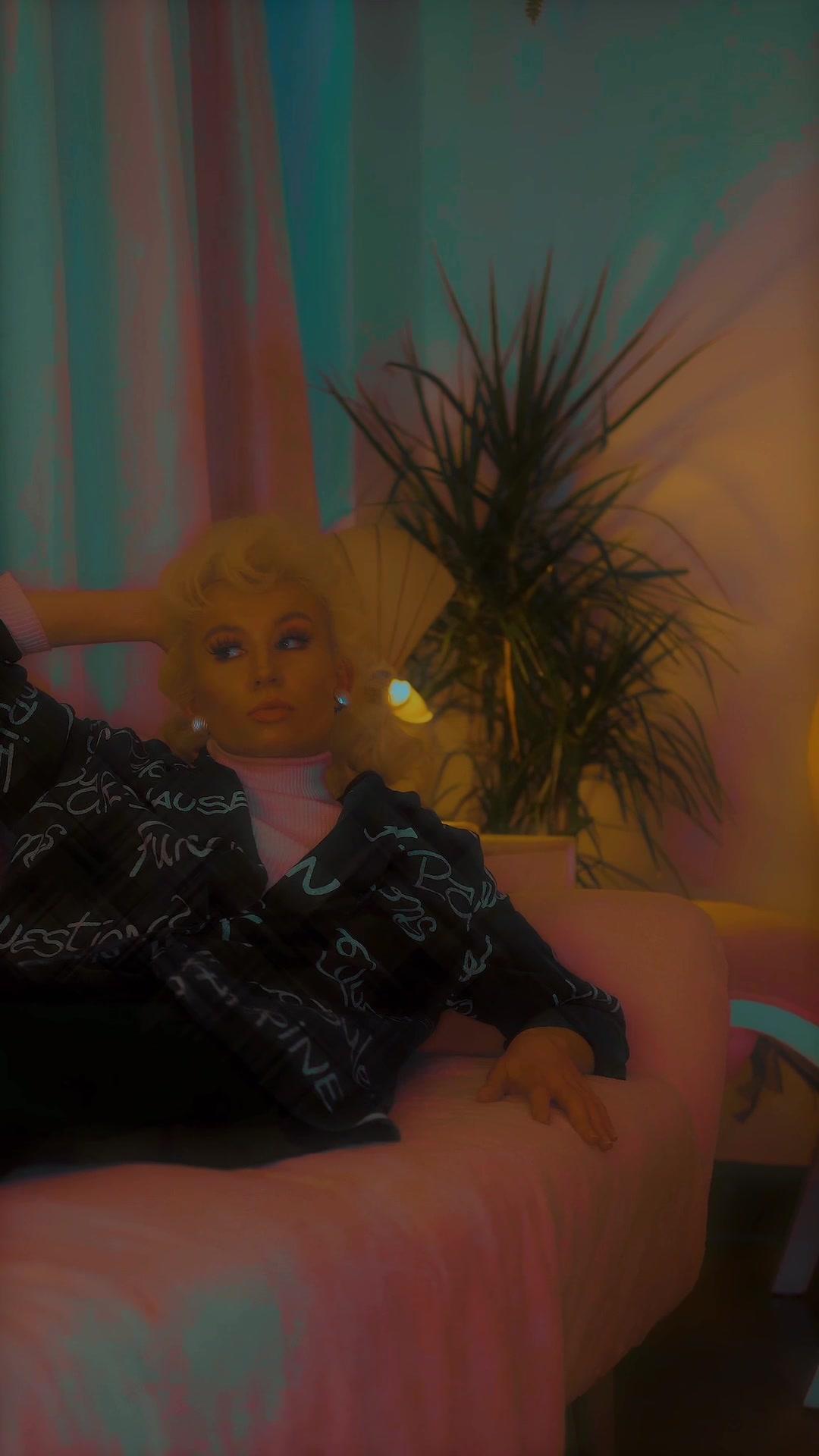 @sineadjulia #pov you’re sitting around waiting for the gay of your dreams to call☎️💭 Find them on Taimi👩‍❤️‍💋‍👩 #lesbiansoftiktok #lgbtqplus🏳️‍🌈🏳️‍⚧️ #taimiapp #fyp @taimiapp