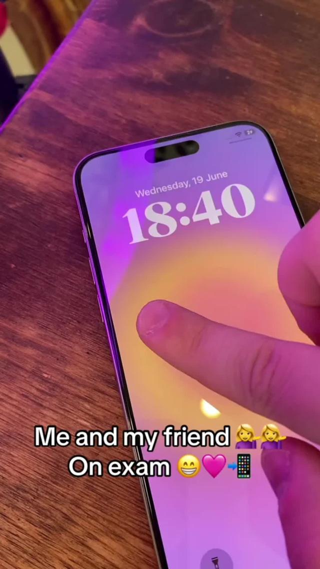 Draw on friends lockscreen!