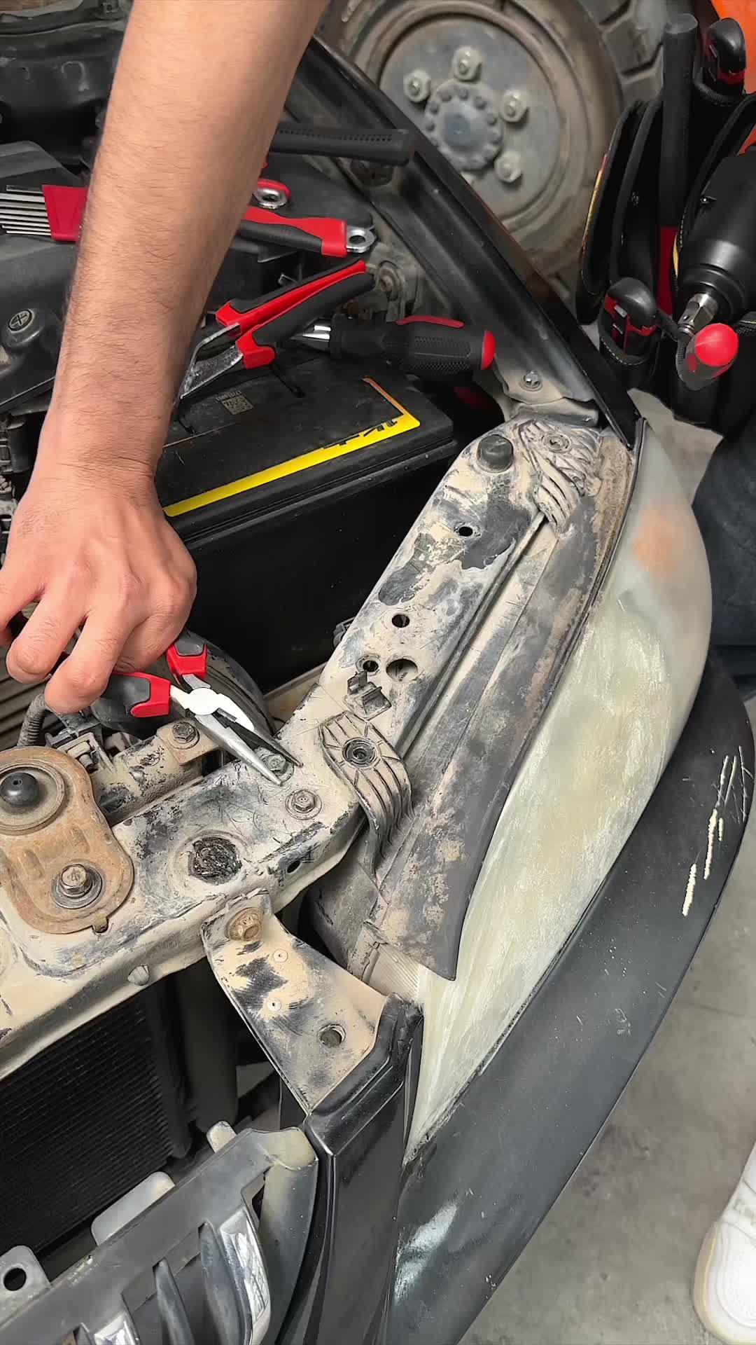 i love my new backpack so much 🌸✨ an updated + realistic lil whats in my bagggg🤭 #whatsinmybag #makeup #bagessentials #trending #fyp #foryou #foryoupage