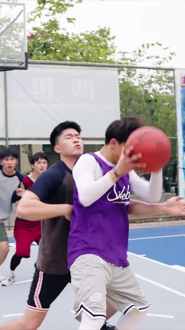 街頭籃球熱潮來襲！全明星街球派對正式上線！與球星同場競技，打造屬於你的街頭傳奇！