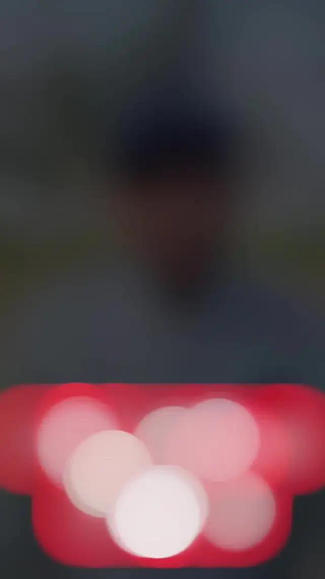 السباحة والنظر إلى الطبيعة الجميلة