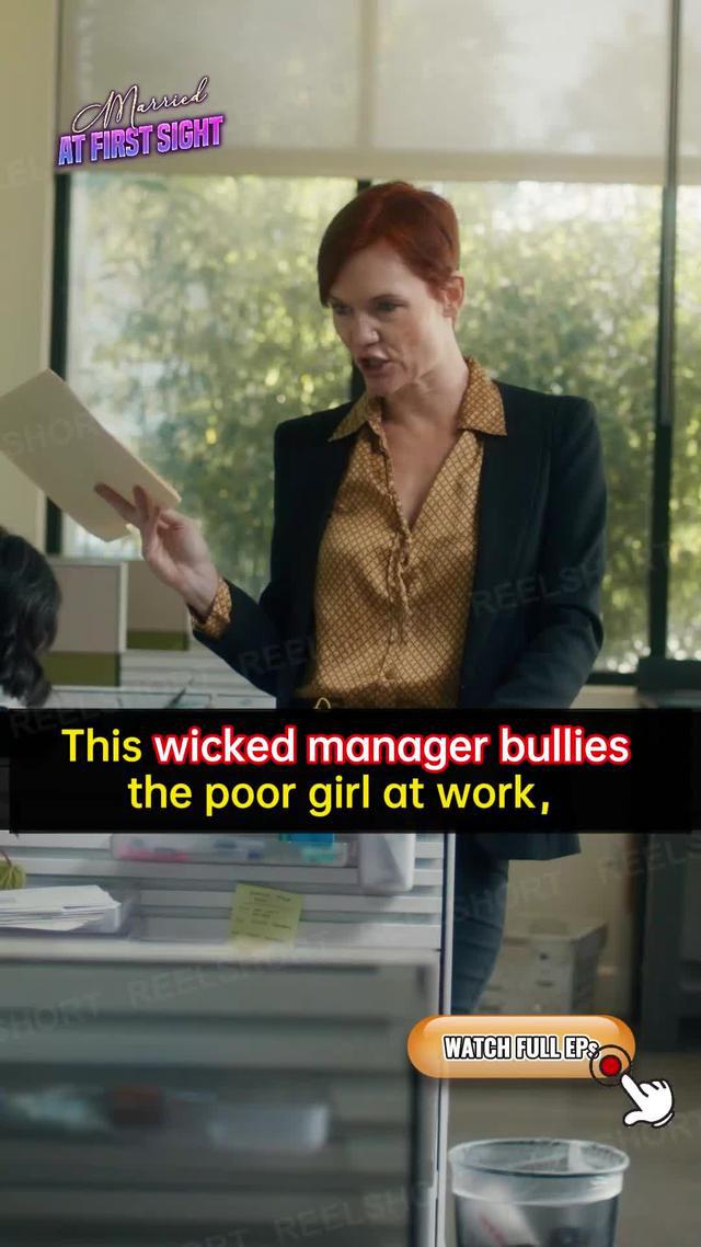 You married a stranger with a promise to divorce, but now he doesn't want to let you go!