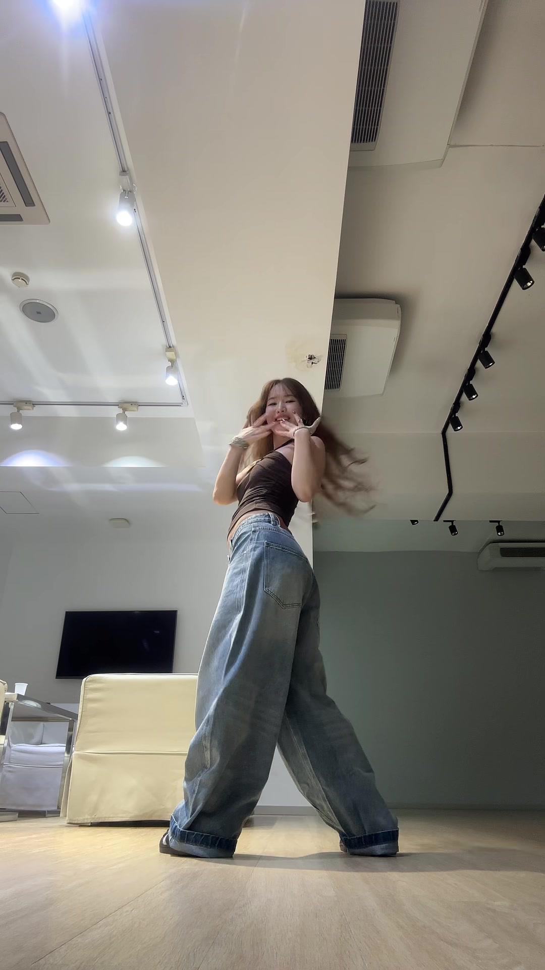 perfect jeans were found @aelfriceden_official #dancechallenge #ootd #jeans #aelfriceden aeeda٠࣪⭑