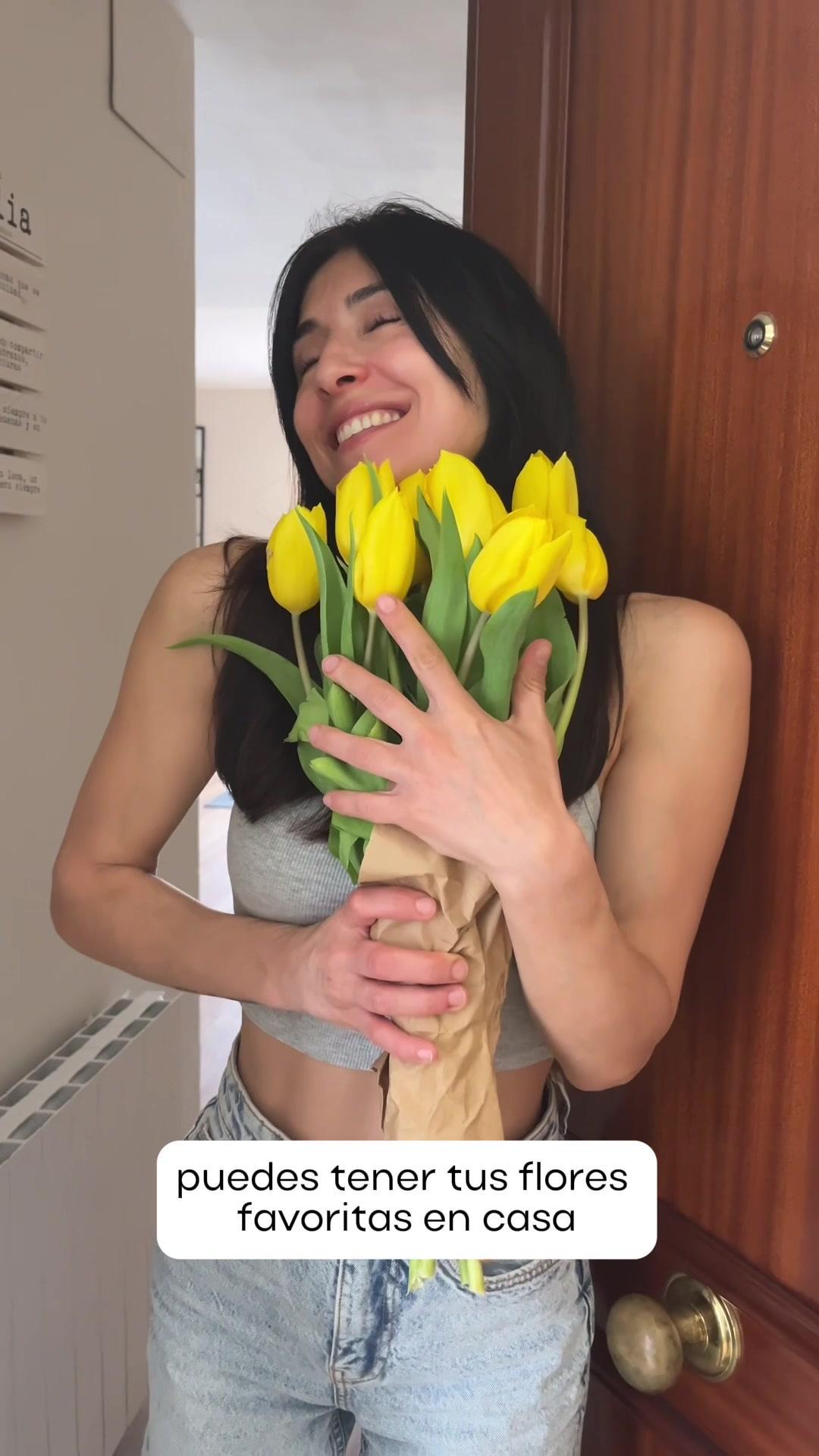 Usa el código del 15% de descuento TIKTOK15 para regalarte flores hoy mismo en Flowwow #Flowwow_ES #santjordi2024 #feriadeabril #invertido #feria #sabado