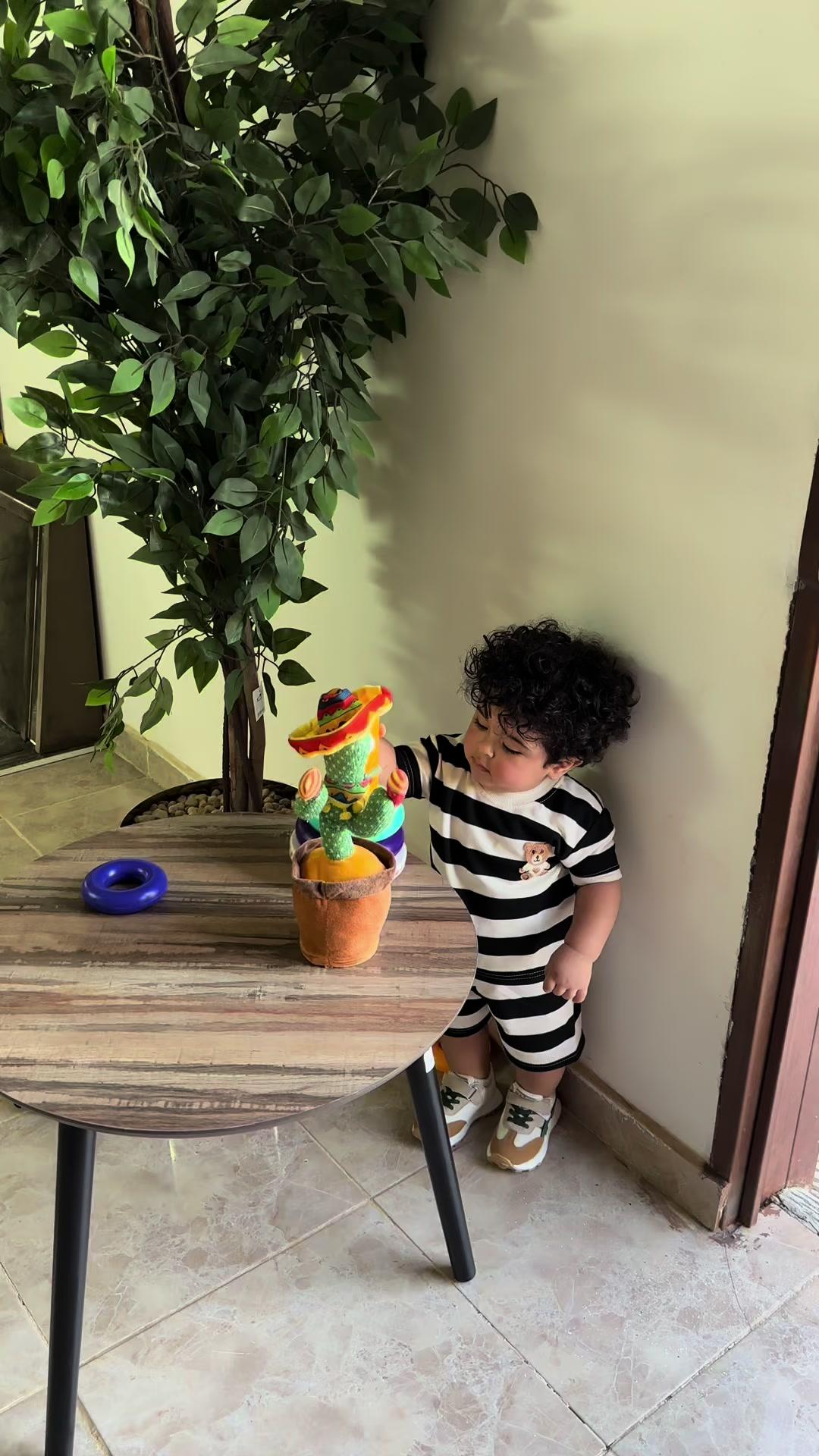 تسألوني دايم عن ملابس فهد احيان اخذها من شيك بوينت القطع فيه انيييييقه وهذا كود خصم شيك بوينتAlia24 .. ضيفوني على الاصفر لا تنسووون i3lo.m    .. #شيك_بوينت #chicpoint #chic_point 🧡🧡