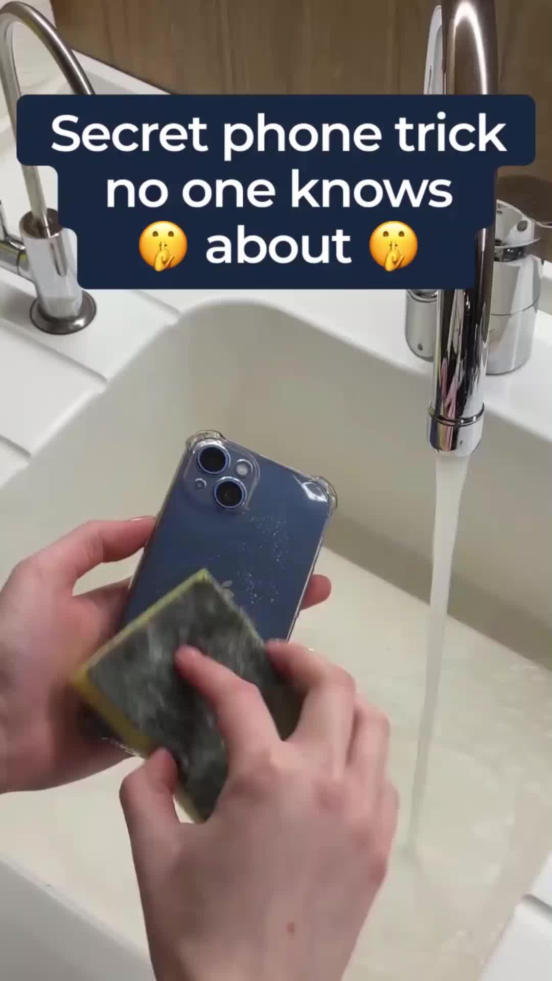 Clean your phone in one click!