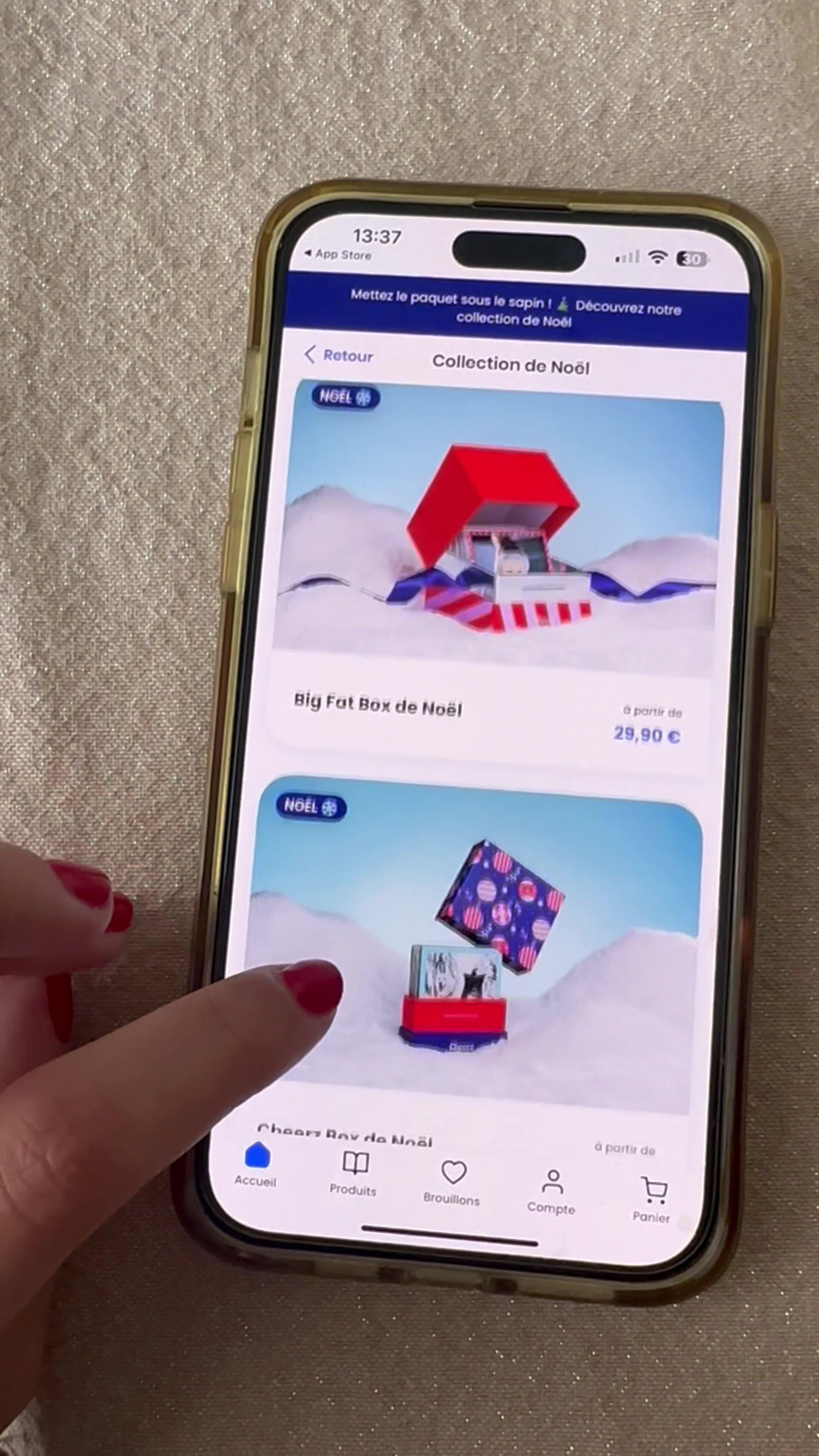 24 tirages photo à découvrir dans une jolie boîte aux couleurs pop, façon éphéméride !