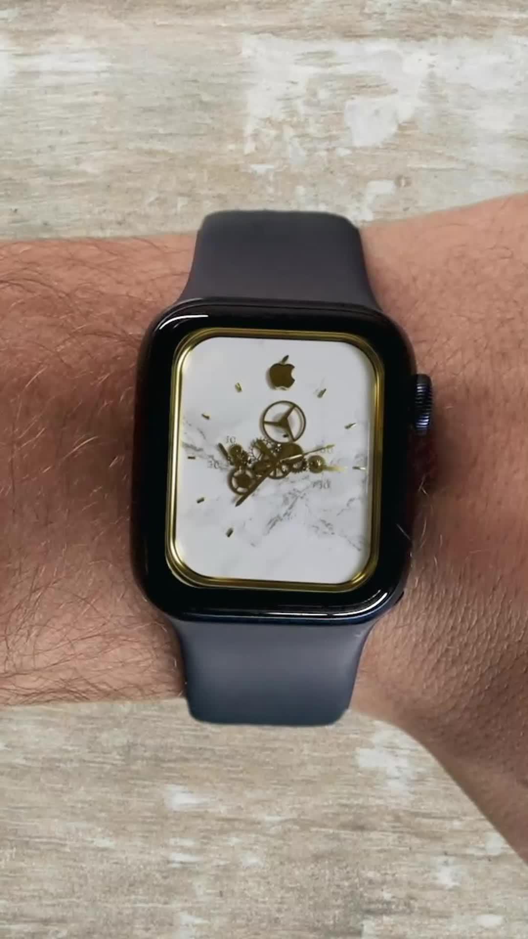Customize Apple Watch Faces.