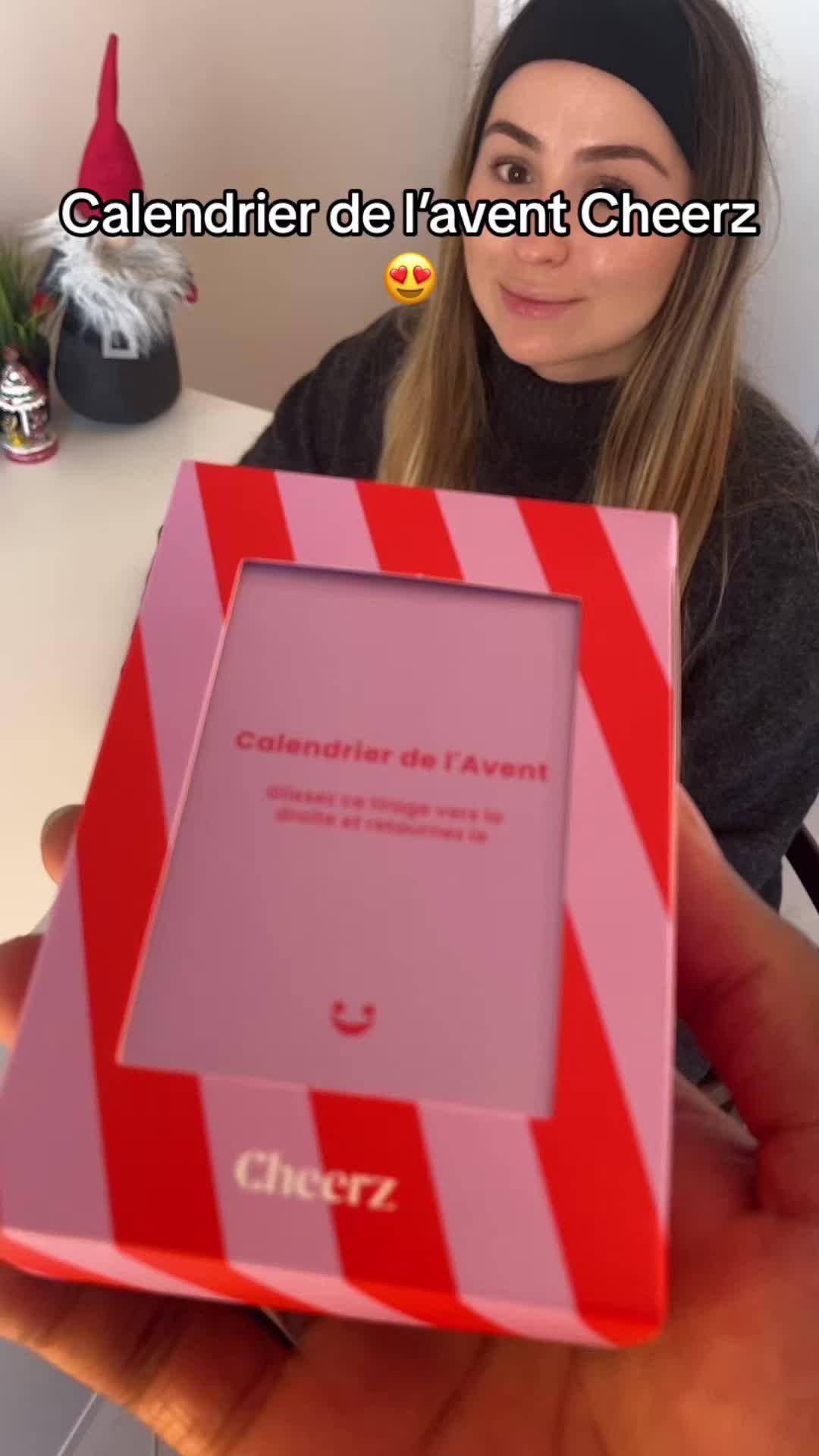 24 tirages photo à découvrir dans une jolie boîte aux couleurs pop, façon éphéméride !