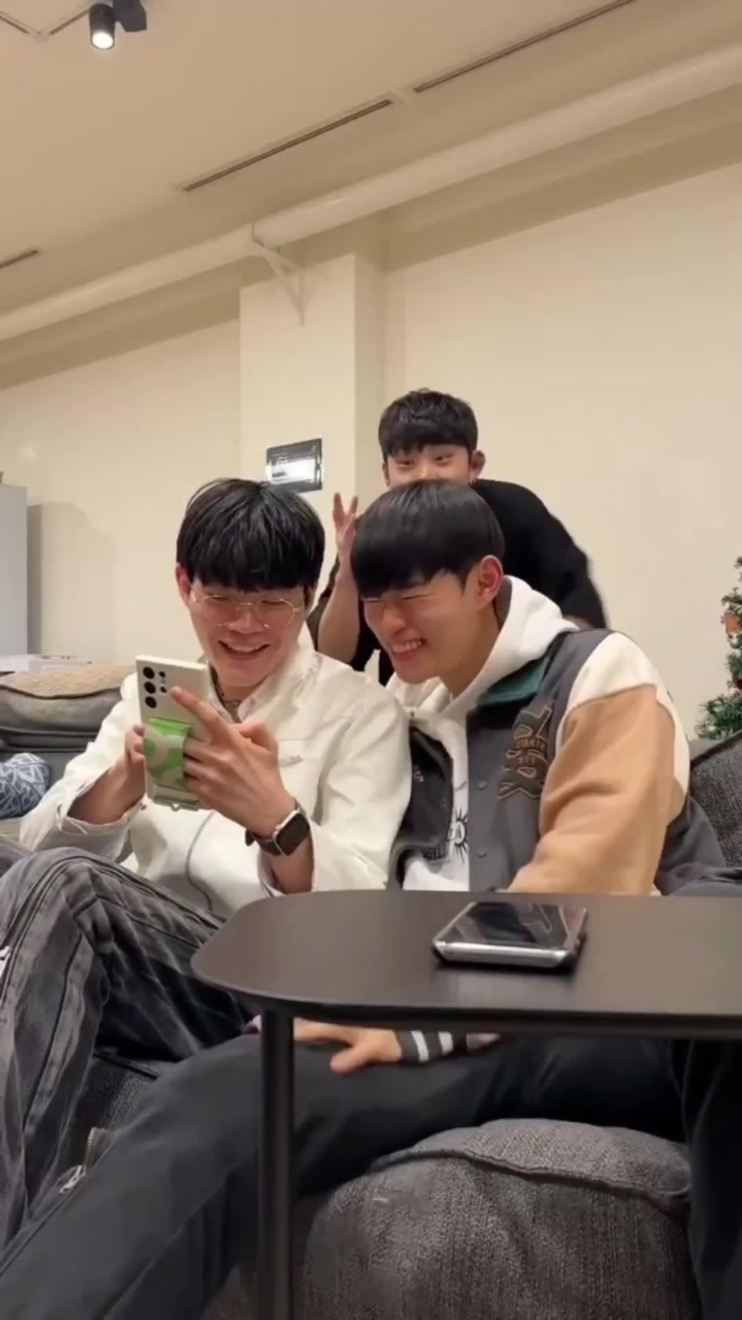 Benjamin pays real cash straight to your bank account