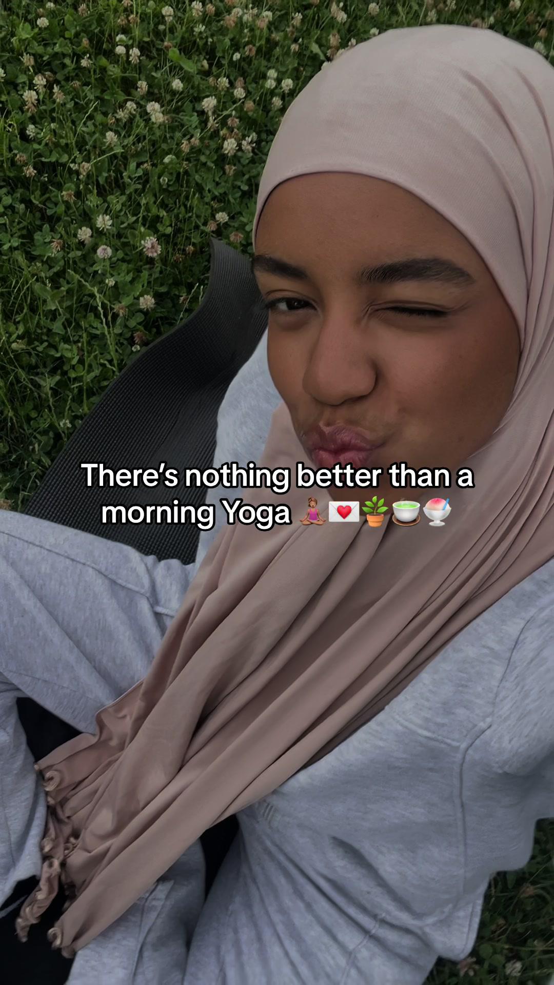 Morning routines have never been the same !!!🧘🏽‍♀️🍵 #yogaflow #morningyoga