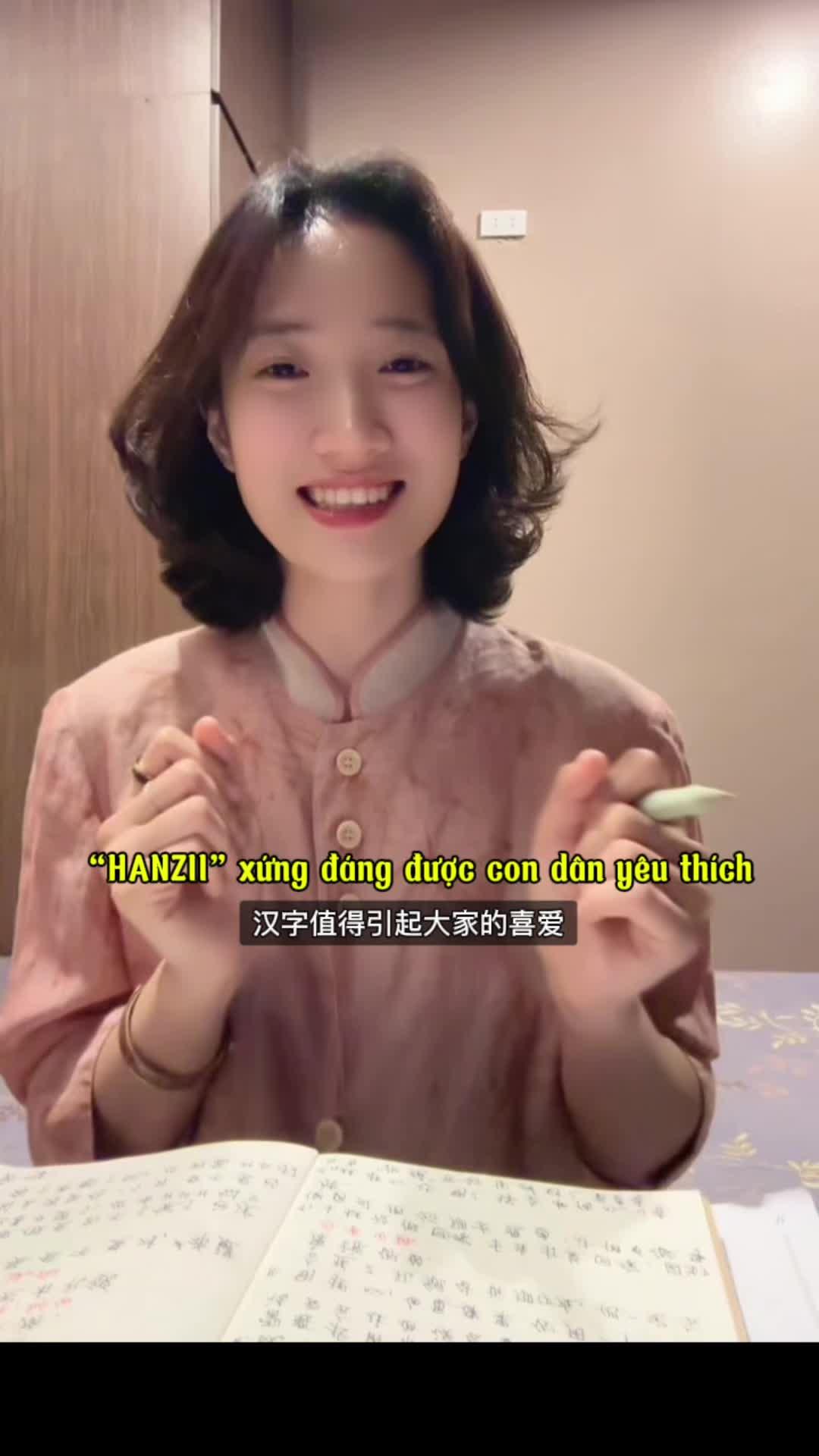 Chị xinh gái này dùng Hanzii để học tiếng Trung nè