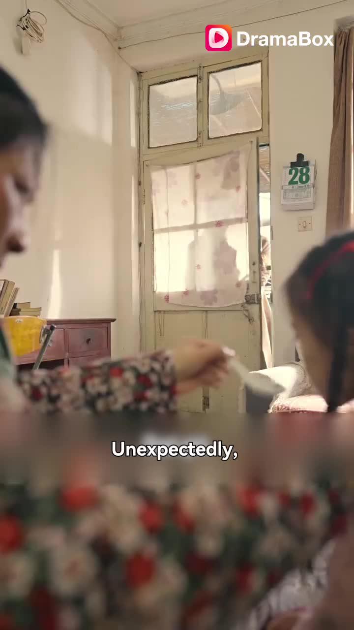 She traveled back to 1980s and married a pig-killing man who was extremely wealthy.