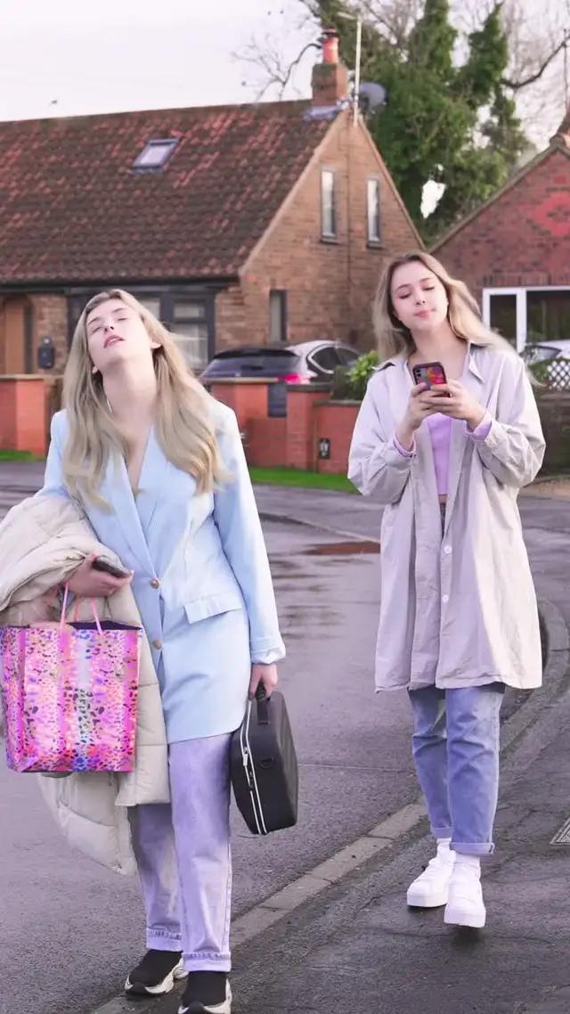 Be cautious about your every step in the palace!