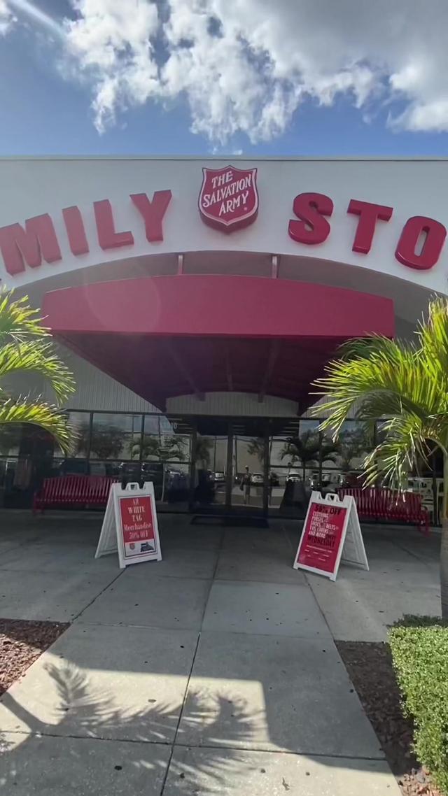  Lucky find today! #PhotoRoom #armani #thrifting #resellercommunity #ebayflipper #reselluniversity #poshmarkseller #clothingreseller #thriftfindsoftheweek #resellertips #photohack