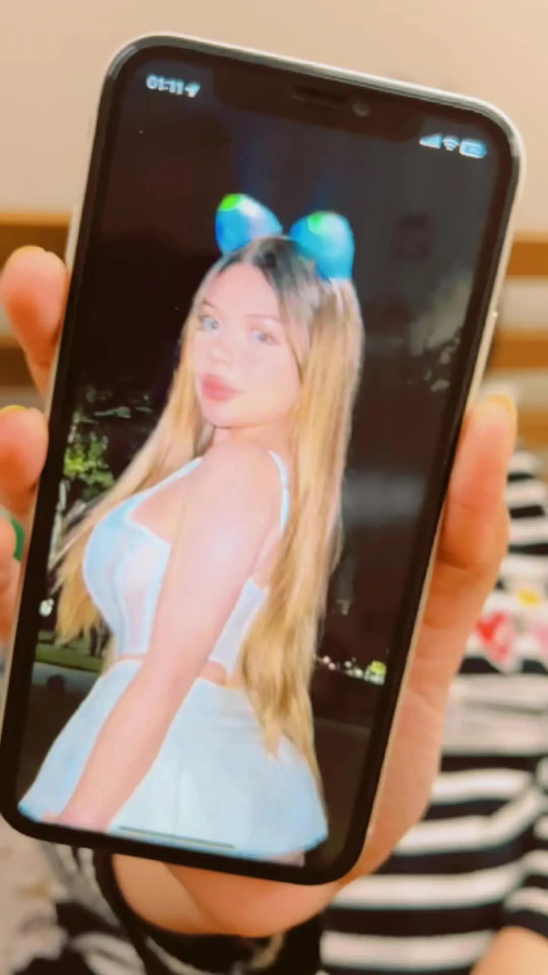 Have your besties directly on your Home Screen and never miss a message.