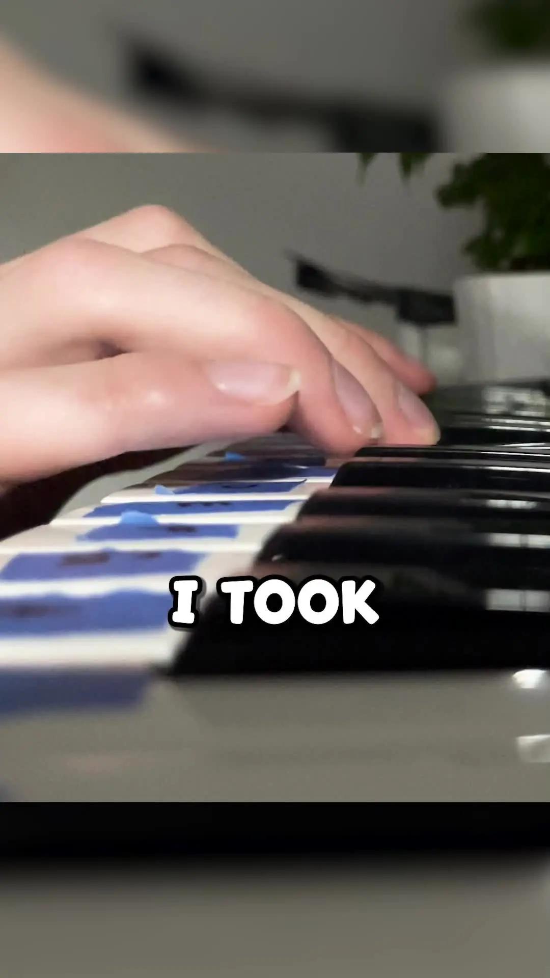 Learn the basics step-by-step - from reading sheet music to playing with both hands!