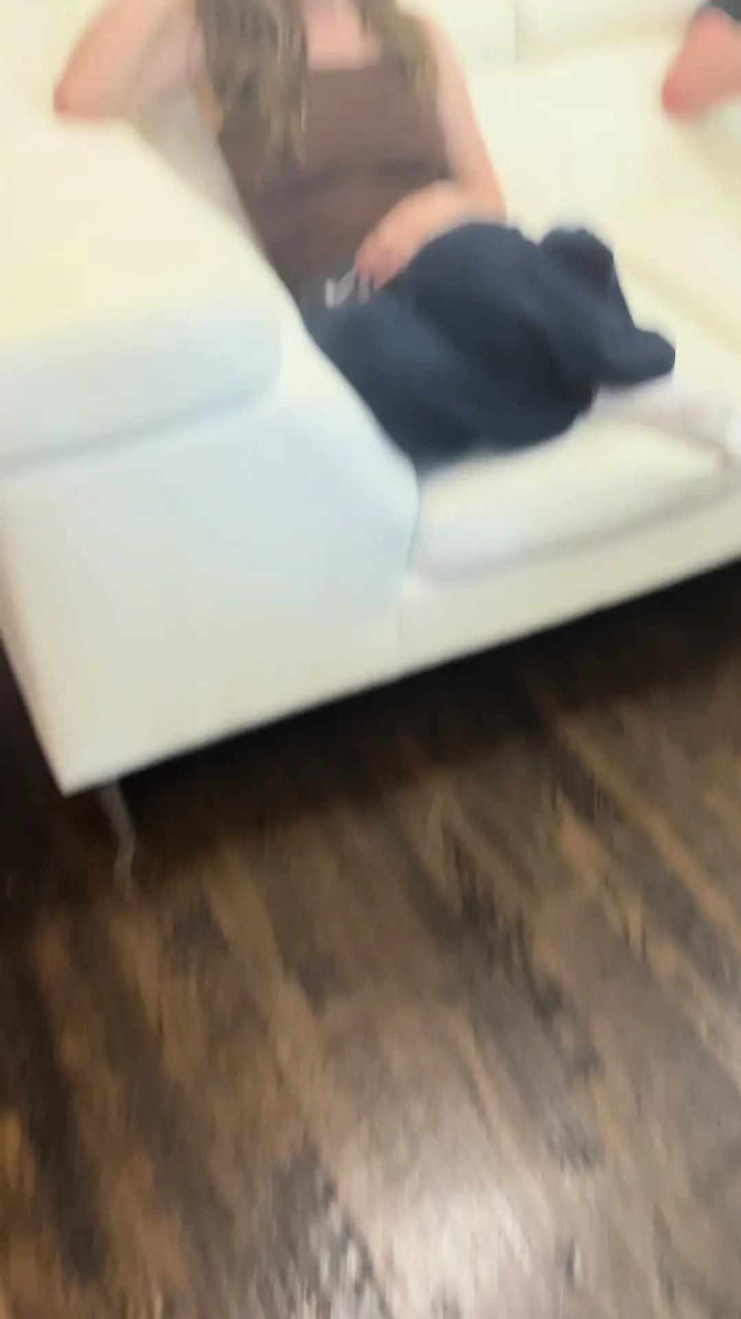 Rejoignez les pommes de terre dans le combat contre les zombies et sauvez le monde !