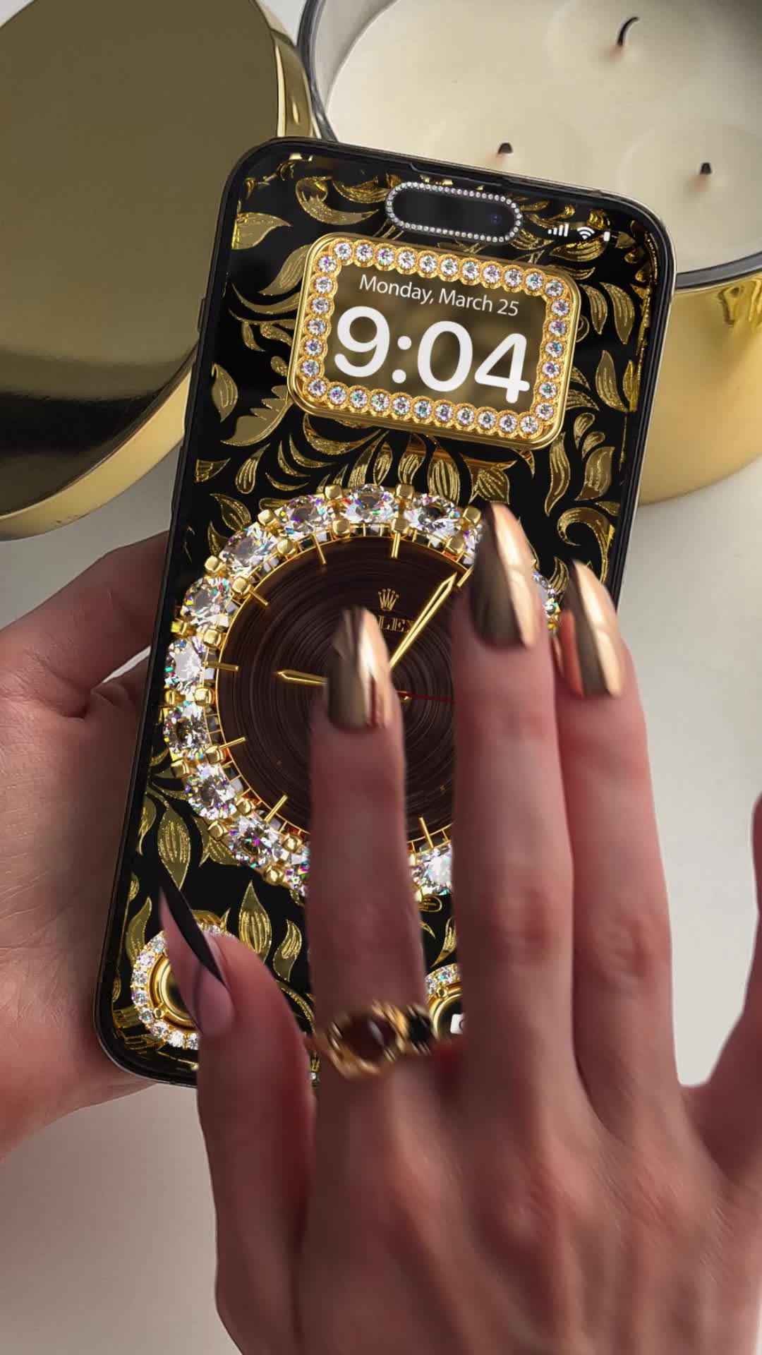 Set exclusive widgets & themes for your iPhone!