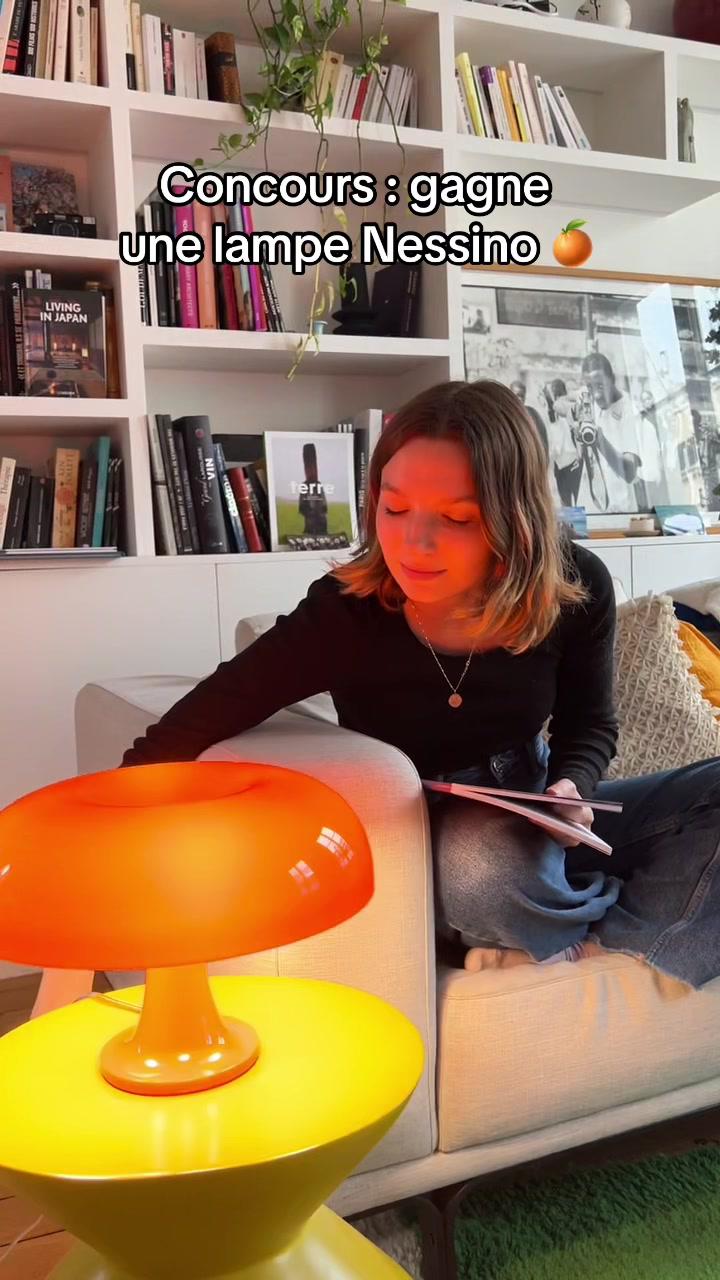 CONCOURS 🍊Pour remporter une lampe nessino de chez Artemide :  - Suivre ce compte tiktok 🤲 - Liker cette incroyable vidéo 🤭 - Mentionner en commentaire ton ami.e addict à la déco 🌈 RESULTAT LE 21/05 #artemide #concours #deco #lampe #concourstiktok #orange #vintage #retro #mushroomlamp