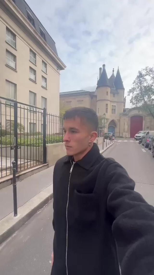 Télécharge pour les dates, supprime pour les rencontres. 