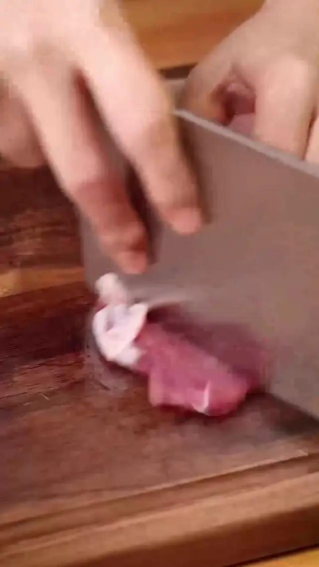 Decorate, attract guests, and build a cute and luxury restaurant!