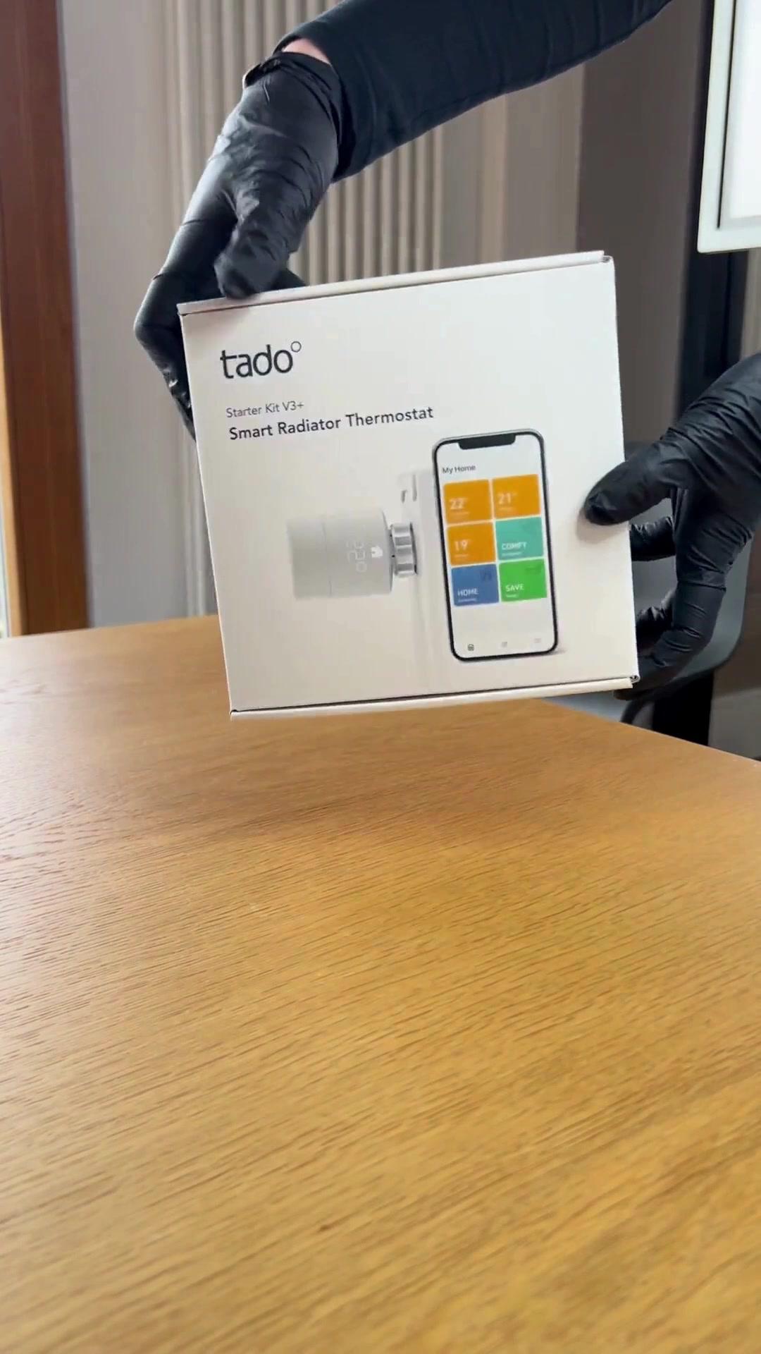 What do you get inside the smart thermostat kit from tado? Take a look! And if you are interested in getting a smart thermostat, check out the Ostrom Store💚⚡️ #smarthome #smartthermostat #hometech #unboxing 