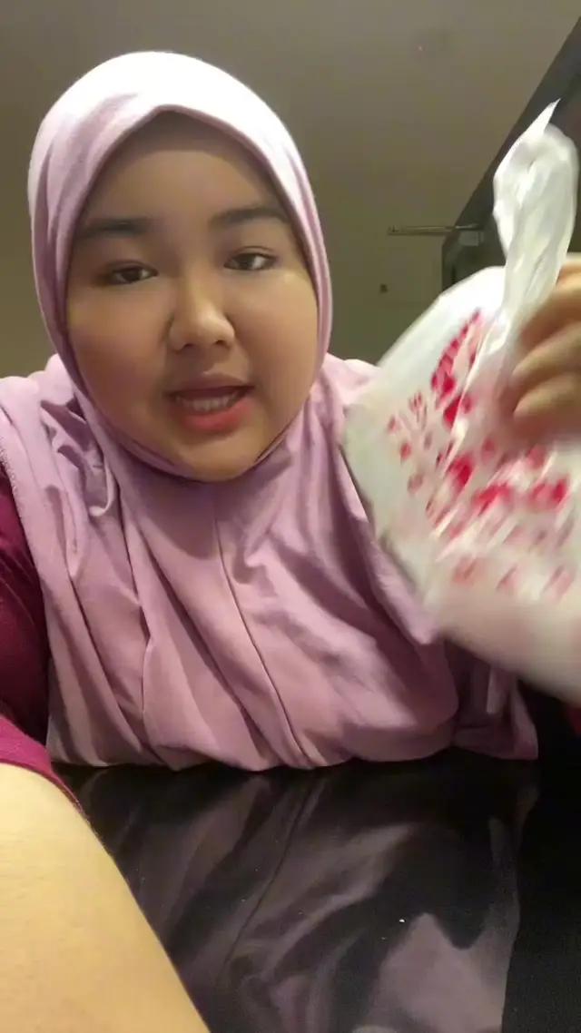 Nak challenge siapa? Tag di bawah! Jangan lupa, senang je kalau order dengan foodpanda. T&Cs apply.