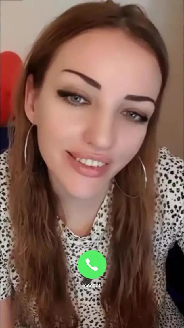 بادر لبدء محادثة فيديو ، الكثير من الموضوعات الشيقة