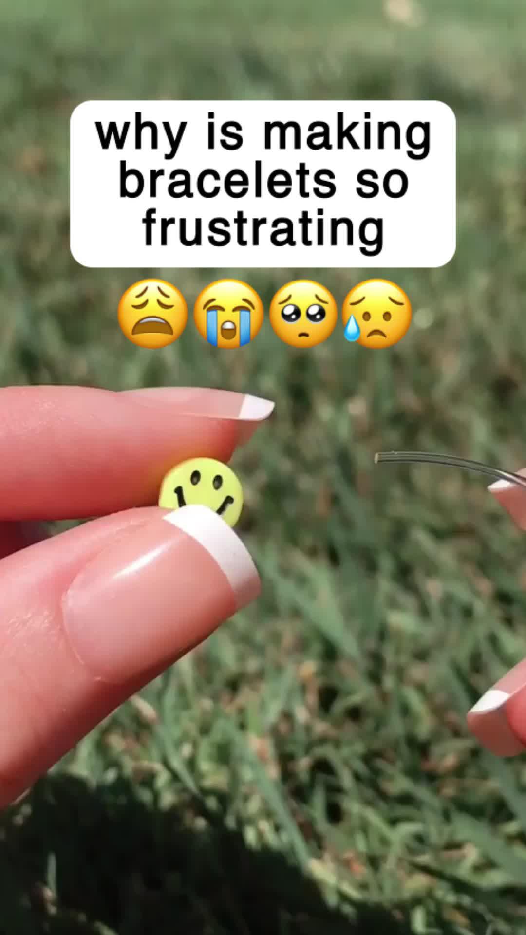 Create your virtual friendship bracelets and trade <3