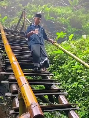 Never stress about misplaced key, seamlessly lock car digitally by your phone with Carkey