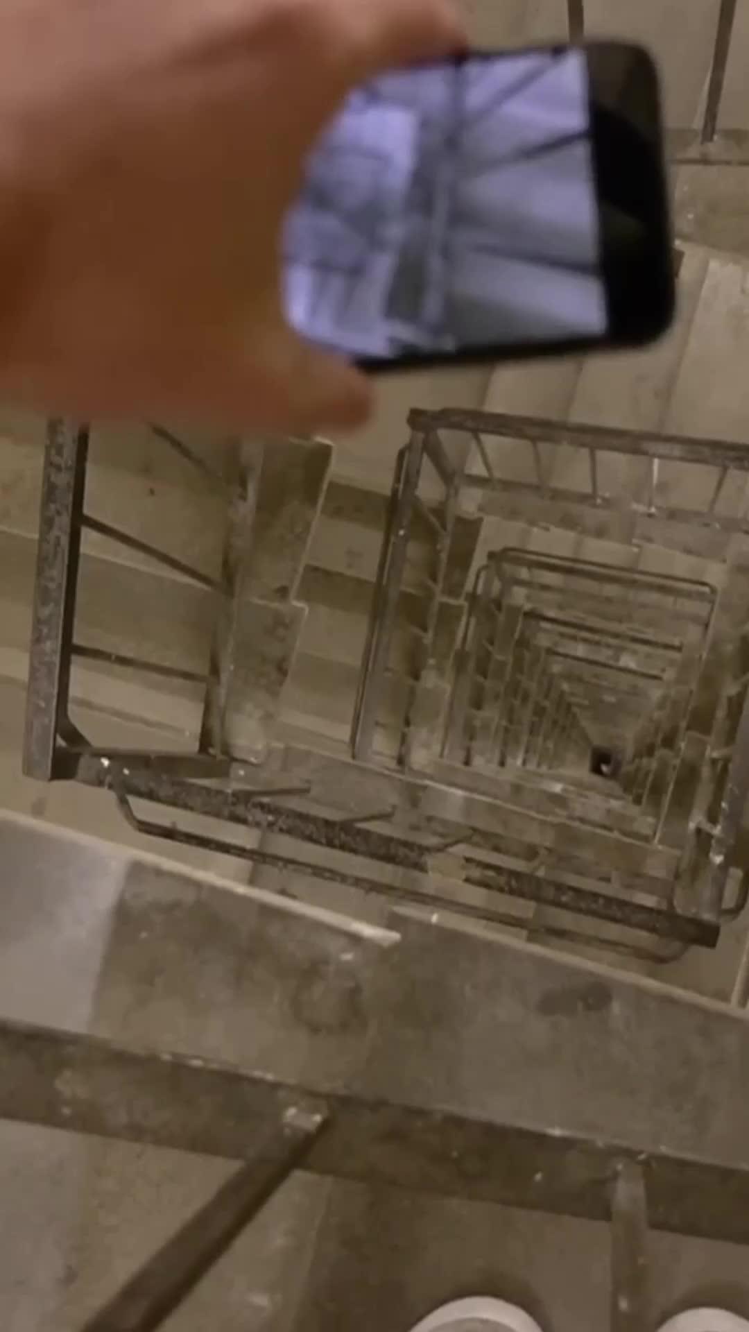 Free up iPhone storage in seconds with Ai Cleaner!