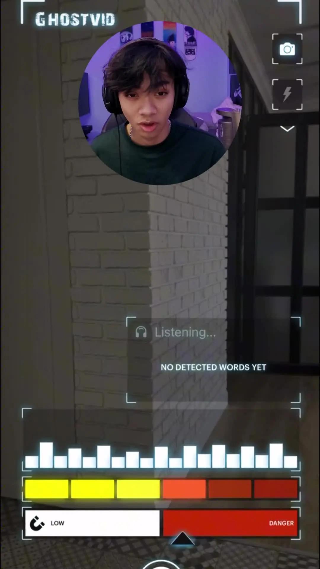 I wasn't ready for this. Ghosts Detector App is Crazy! 