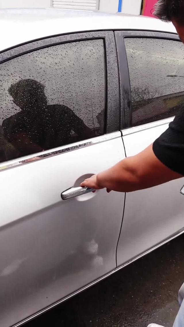 Accédez au parking à proximité grâce à CarKey Digital Car Key Connect