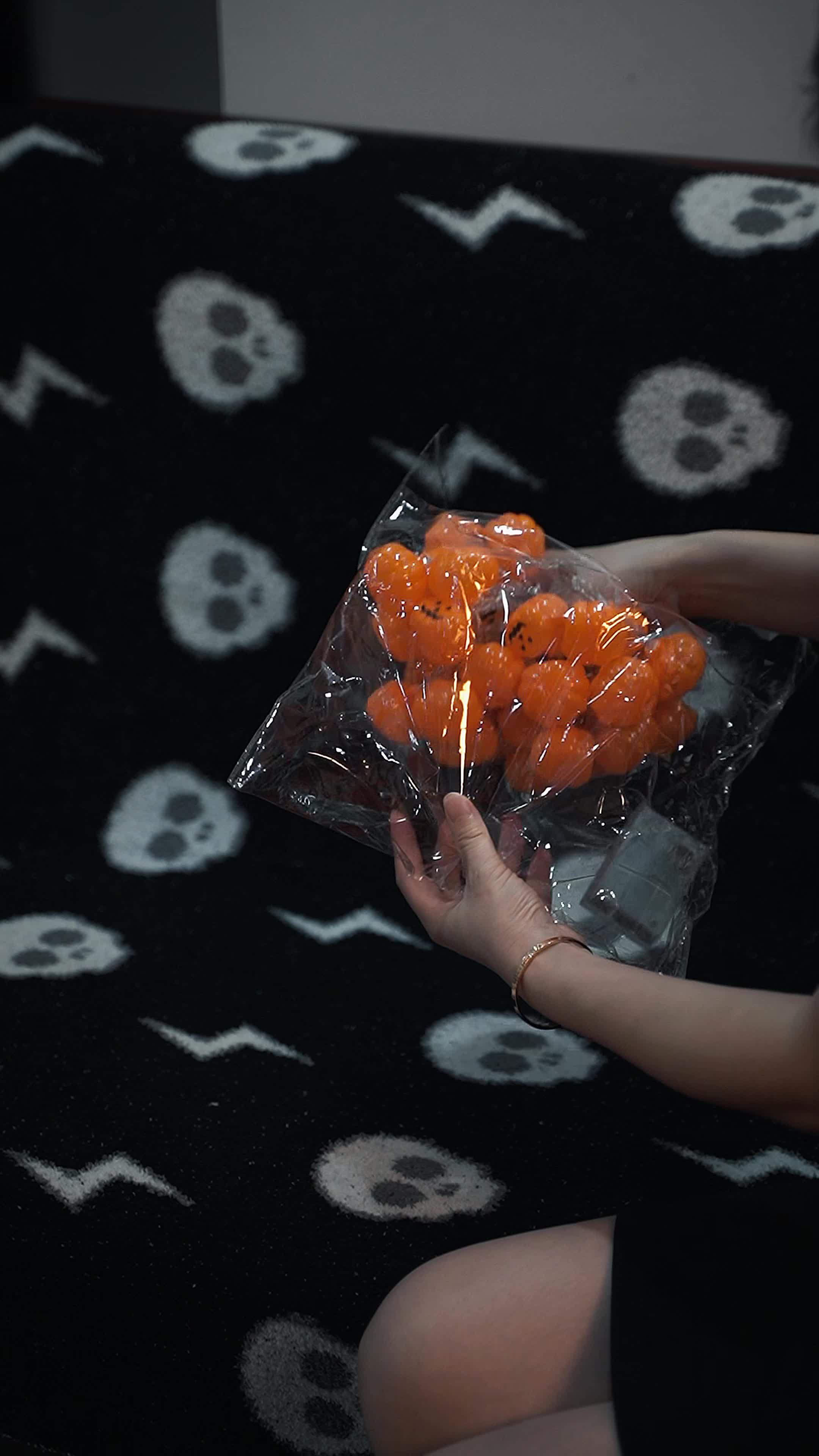 Who's ready for Halloween? 👻   Use discount code dmp2958 for £1 Halloween finds 🔗 in bio   #temu #temuhaul #temucode #temufinds #halloween #light #halloweendecor #halloween2024 #pumpkin