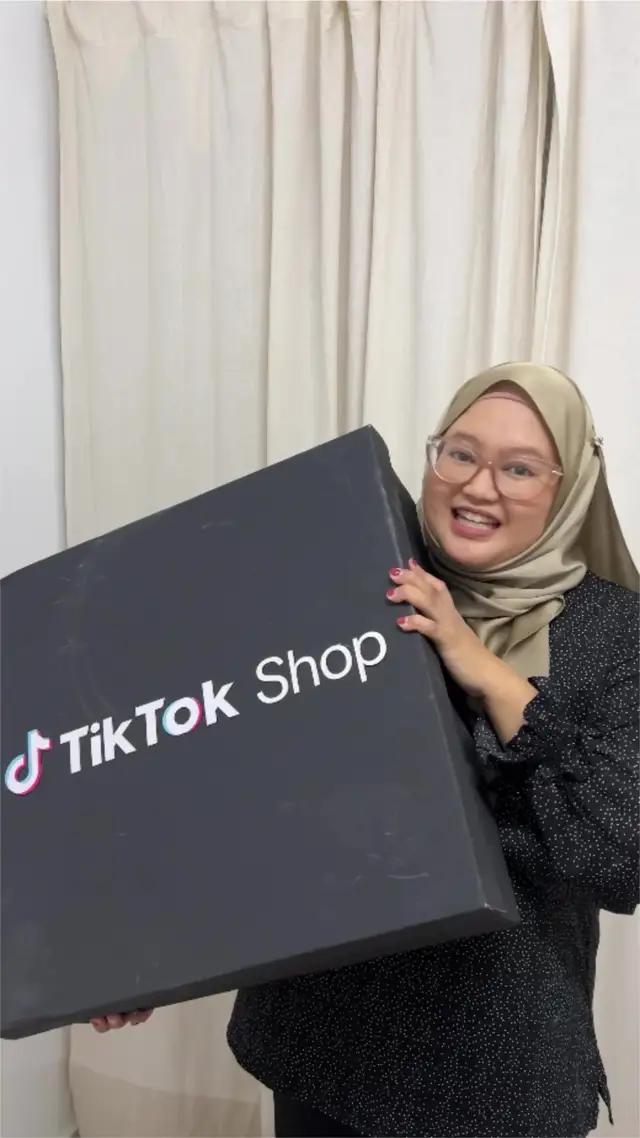 Korang nak phone tak?!! Jangan lupa 5-9 sept 2024 @tiktokshop_my 🇲🇾 ni ada hashtag challenge #TikTokShop99GrandDeals untuk korang dapat hadiah phone tau! Bukan tu je, korang juga blh dapat unlimited free shipping & 50% off hot prices! 😱 Search keyword ‘99GrandSales’ untuk dapatkan lebih banyak tawaran menarik! Jangan lepaskan peluang ni sebab datang hanya sekali! 😆