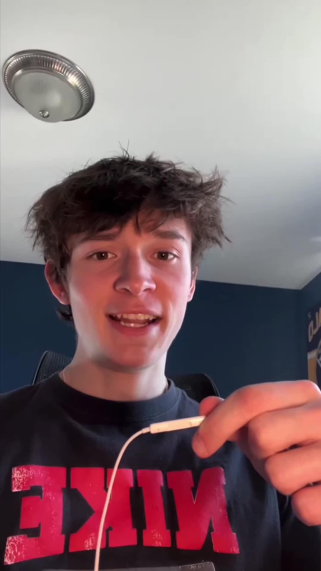 Build a medieval Hotel Empire!