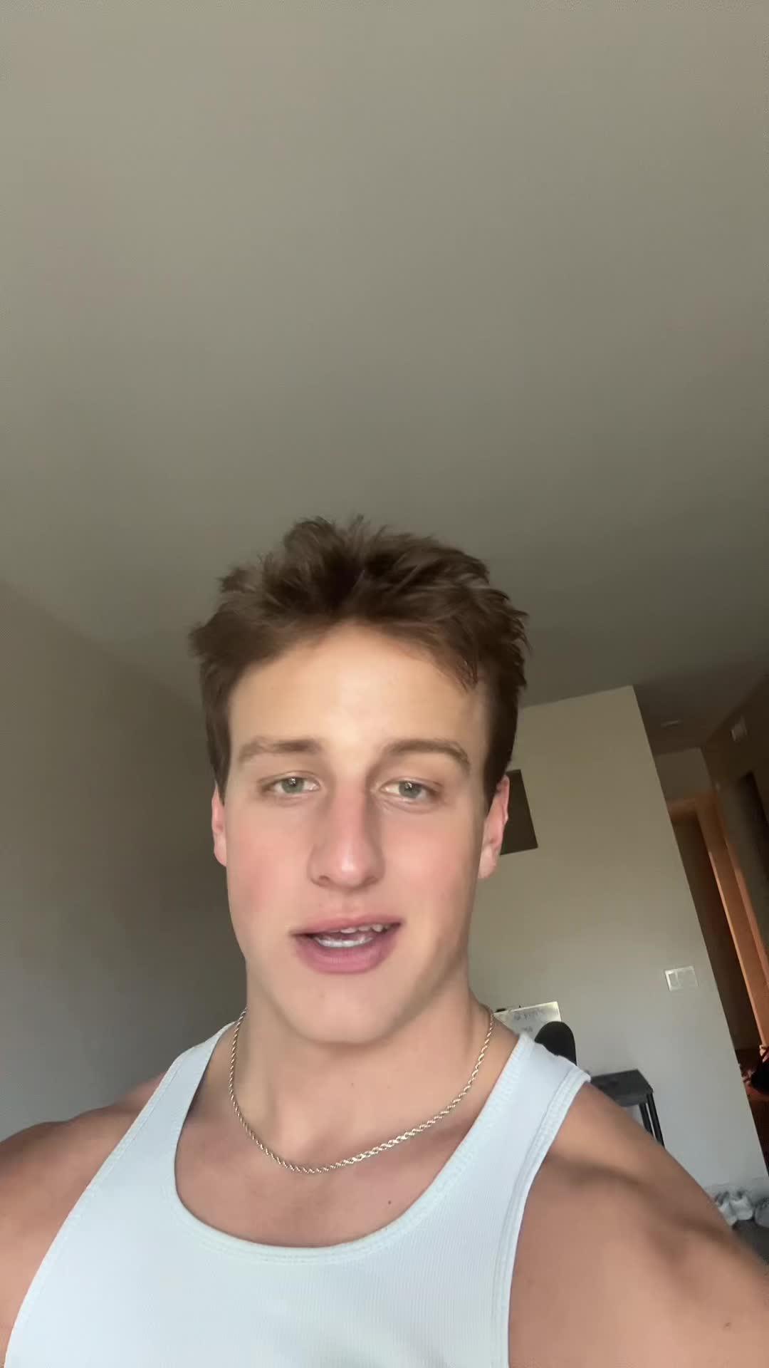 This app is literally goated for this upcoming NFL season 🏈  #autographapp #sports