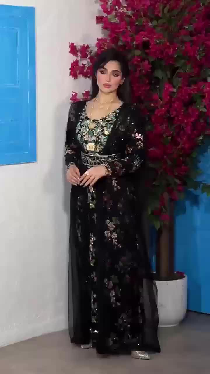 اشترِ 3 واحصل على خصم 15%, فستان واحد، يجسد مظهرك المميز!