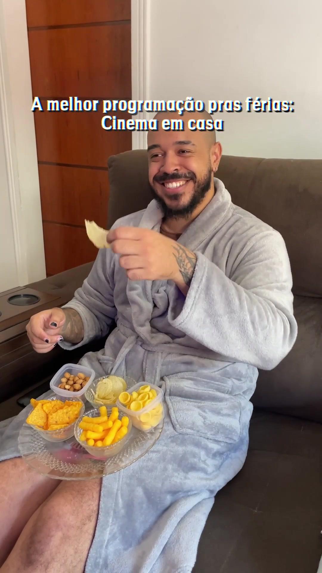 Nesse fim de ano o recesso fica completo quando acompanhado dos seus produtos Elma Chips favoritos!