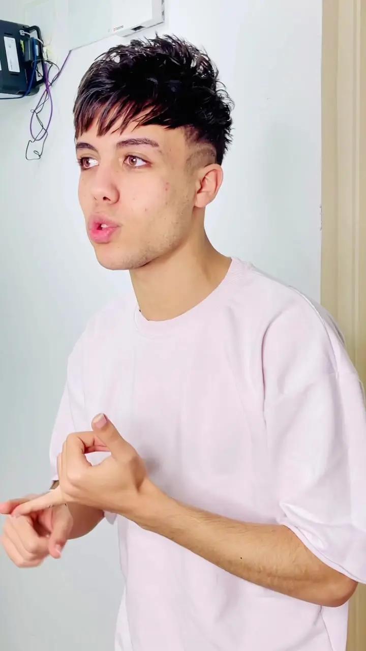 لما امك وابوك يكونوا قعدين زهقنين 😂😂