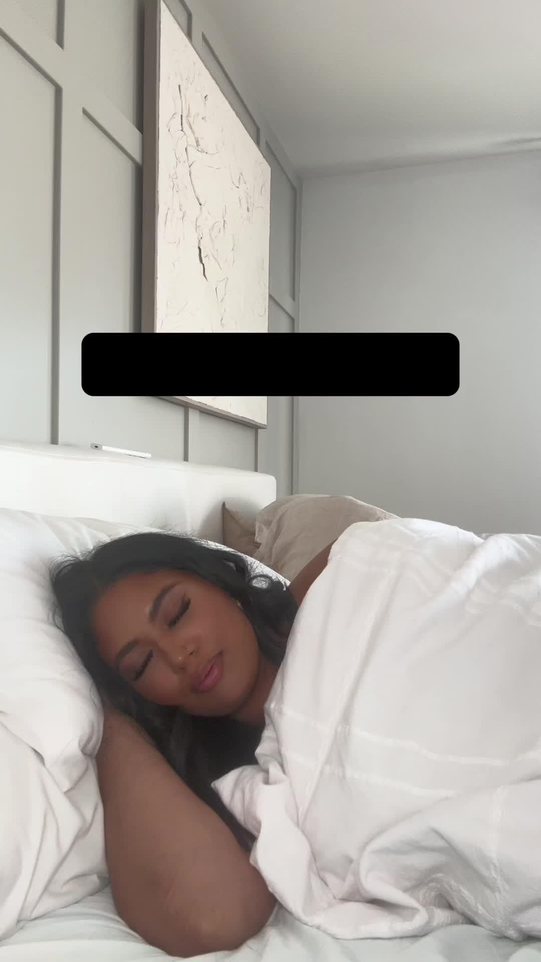 𝓬𝓪𝓵𝓶 - 𝒶𝒹𝒿𝑒𝒸𝓉𝒾𝓋𝑒: Not feeling nervousness, anxiety, or other strong emotions.