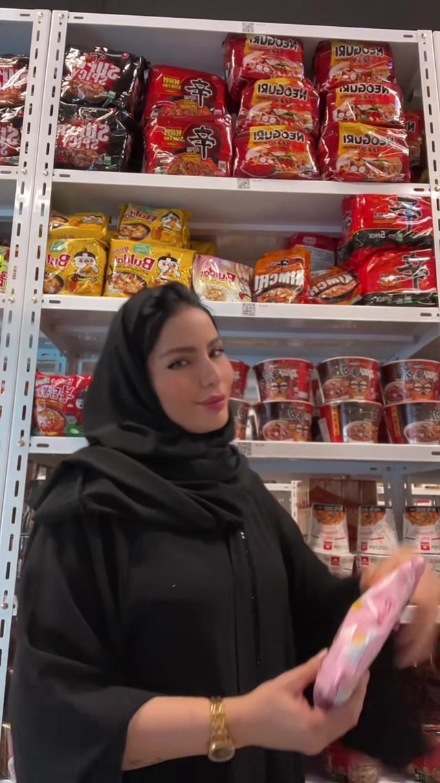 مع الشتاء وجوع اخر اللي😋🍜 تختار نودلز حار او نودلز بارد ؟