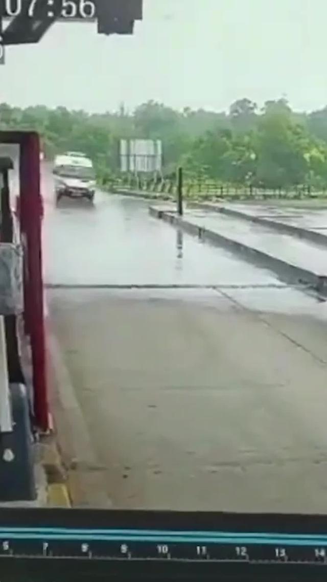 Why is this game so fun?! Play now!