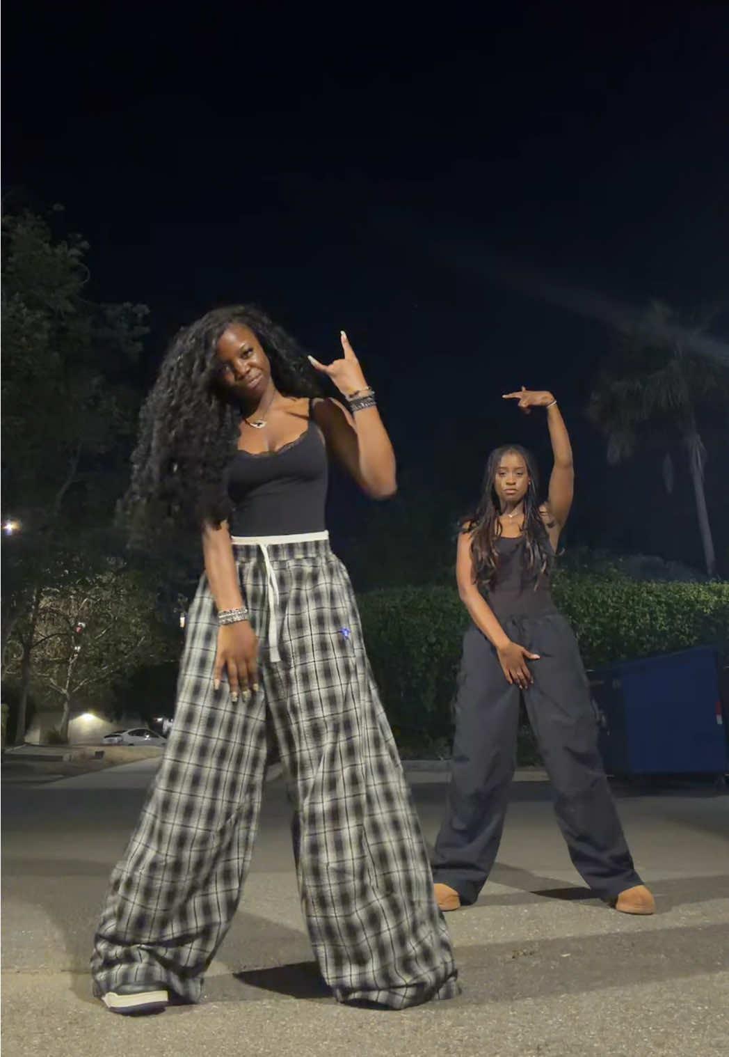 dynamic duo is back on your screens🌚 pants from @aelfriceden_official @daniella #dance #rock #numetal #dancers #fyp jennybabs12🇳🇬