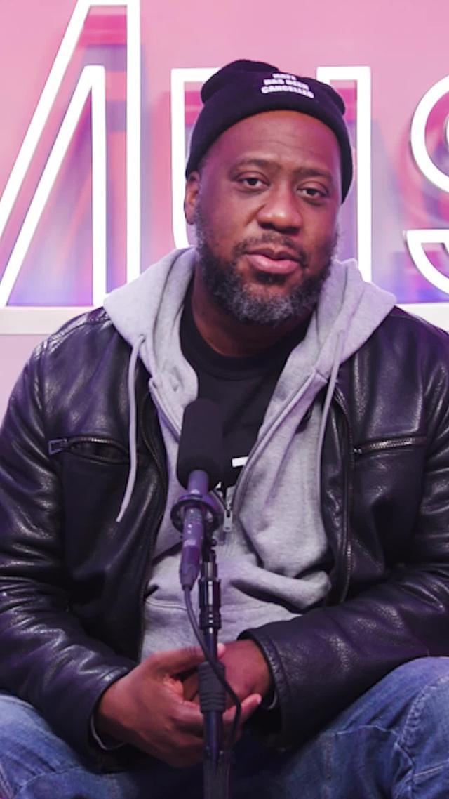 Listen to Robert Glasper’s Holiday EP, ‘In December’, exclusively on Apple Music in Spatial Audio.