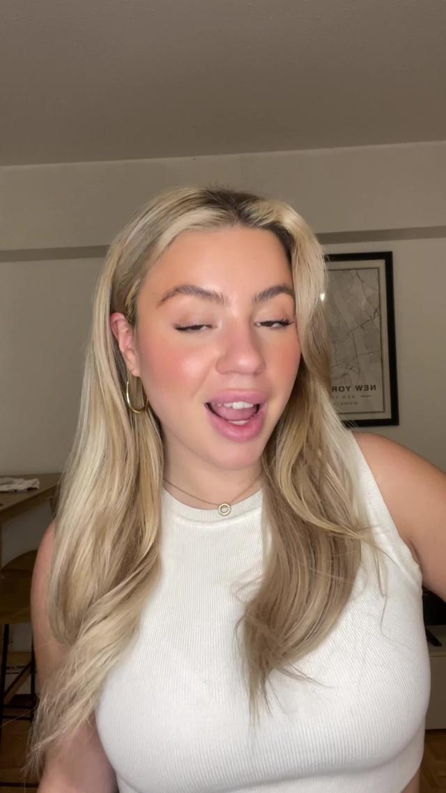 Find new friends by video chats with random strangers.