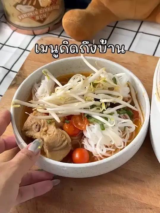 คิดถึงบ้านที่พะเยา คิดถึงอาหารเหนืออร่อยๆ  วันนี้มาทำขนมจีนน้ำเงี้ยว จัดเต็มกับวัตถุดิบ กับ GrabMart  มีของครบทุกอย่าง เหมือนยกเหนือมาไว้ที่คอนโดเลย แค่ใส่โค้ด: DAY ลดทันที 30 บ.* เมื่อสั่งขั้นต่ำ 150 บ. เฉพาะ 6 โมงเช้า - 2 ทุ่ม เท่านั้น *เงื่อนไขเป็นไปตามที่บริษัทกำหนด #สั่งบ่อยได้ตามใจ  #GrabMart  #GrabTH #ส่งไวใน25นาที #tiktokเข้าครัว