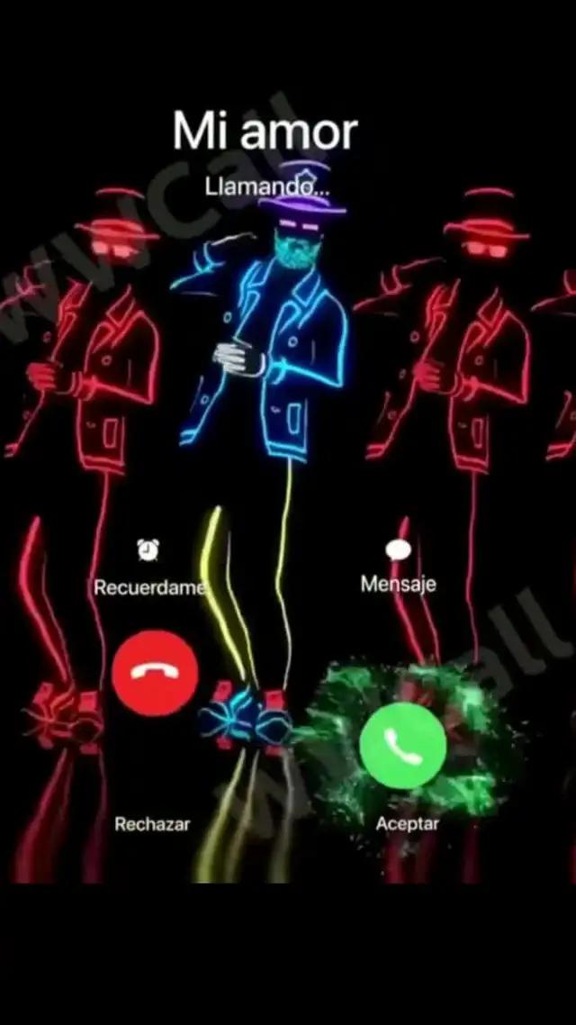 Color Phone provides a large number of cool effects for incoming calls.